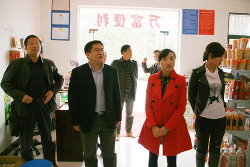 韩勇同志视察我公司“万村千乡市场工程”建设